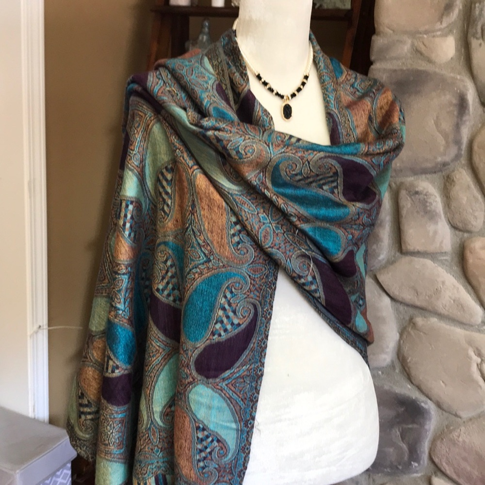 🎈sold🎈Silky multi color wrap and shall